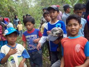 Generasi Usia Dini Dusun Cinunjang Desa Mandalamekar saat di Karang Soak