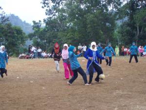 Sepakbola wanita di Desa Mandalamekar untuk memeriahkan HUT RI